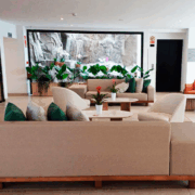 Retapizado de sofá para hoteles en Gran Canaria con las mejores telas y acabados profesionales