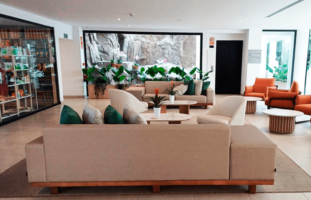 Retapizado de sofá para hoteles en Gran Canaria con las mejores telas y acabados profesionales