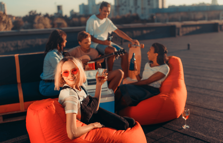 Mobiliario de exterior en Canarias con tejidos técnicos y tapicería resistente para terrazas y jardines