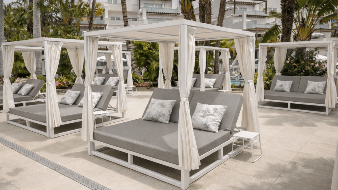 Fabricación y Tapicería de Camas Balinesas para Hoteles y Villas en Gran Canaria